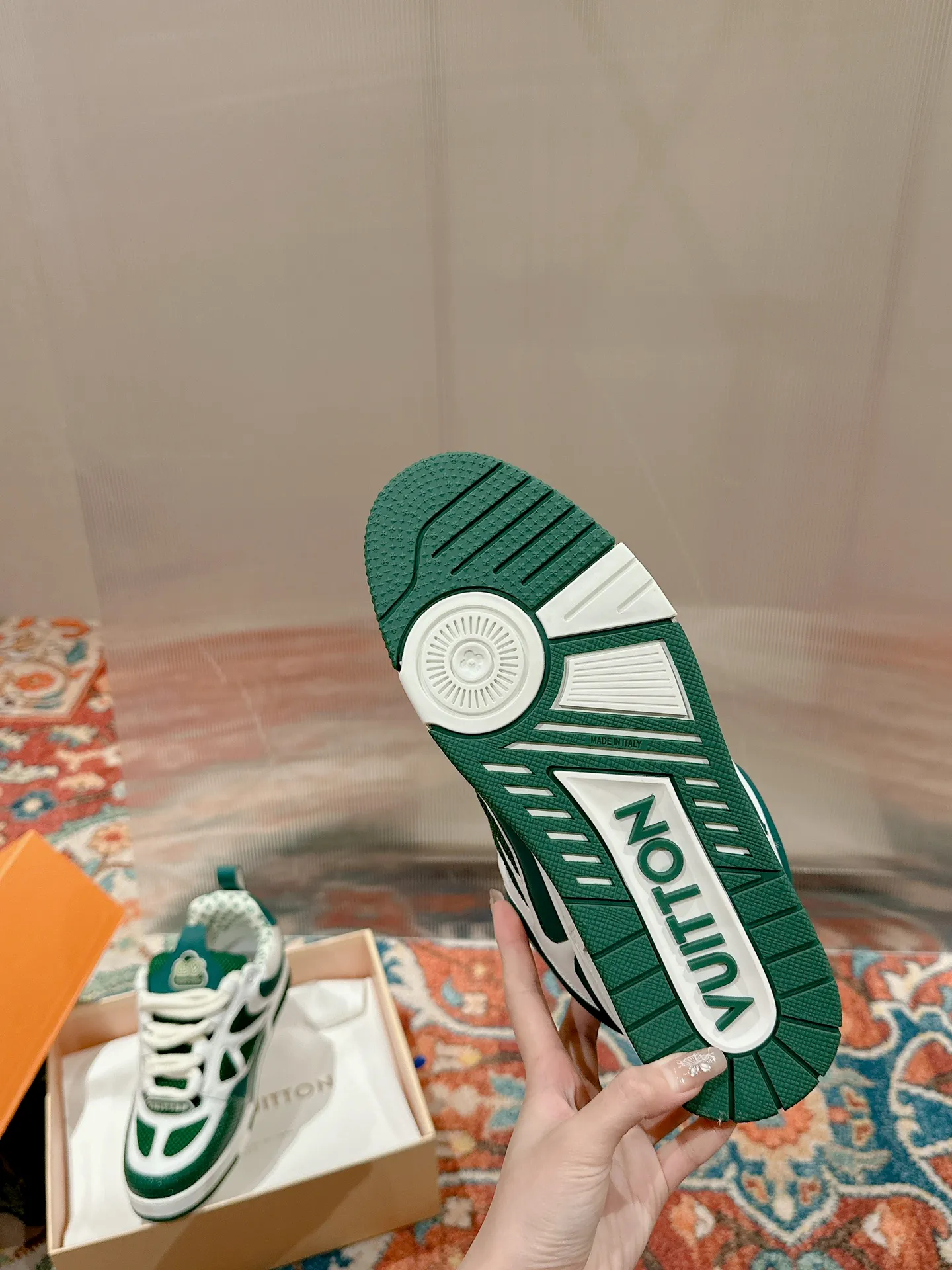 👟👟Ex-factory price 800👟👟 Louis Vuiton·Louis Vuitton🍀 🍀 LV Skate series bread shoes-skateboard shoes-basketball shoes-casual sports shoes top version🔝original purchase, development and production👍🏻[Fireworks] LV Skate has continued The View professional skateboard shoes since 2020. This style continues the fat version of the 90s. Designers added playful touches such as an open mesh tongue and exaggerated laces that pay homage to Axion, es and DC. Unlike your typical skate shoe, this LVSK8 sneaker is made from nubuck leather with TPU trim and Monogram texture. Finally, there are the logos on the heel and tongue as well as the floral pattern on the side. ☑️ Fabric: Original customized first-layer cowhide + breathable mesh ☑️ Lining: Original imported breathable mesh ☑️ Size: Female 35-40 Male 39-44 (Female 40, Male 45.46 customized, non-refundable)